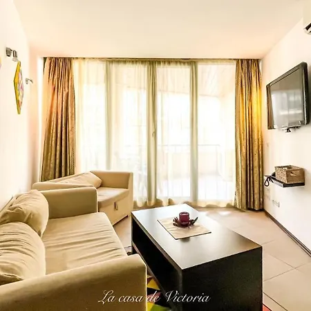 La Casa De Victoria - *